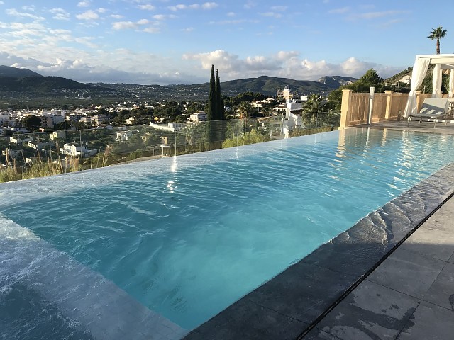 Construcción de piscina en el Puchol de Jávea